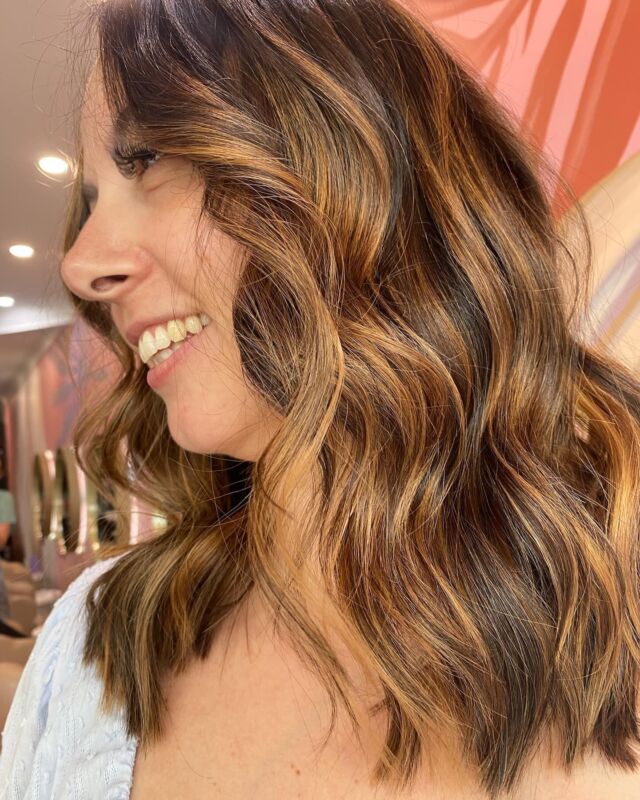 𝙲𝚊𝚛𝚊𝚖𝚎𝚕 𝙲𝚛𝚞𝚜𝚑 🤎

Hair by Tilly

Using our favourites from @wellapro_anz 

#balayage #bronde #brunette #waves #wella #colourspecialist #brisbanehairdresser #ashgrovehairdressers