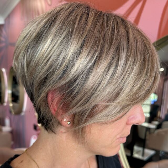 Snipping away to create bold, beautiful short styles—loving the art of short hair! 💇🏼‍♀️✨

Colour and StyleCut by @amy_urbanchic_ 
Using @wellapro_anz 

#chic #shorthairdontcare #blondespecialists #shorthairinspo #brisbanehair #brisbane #hairgoals #blonde #brisbanehairdressers #ashgrove #queenofcuts