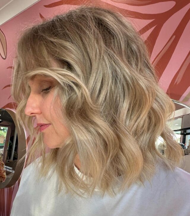 Perfectly lived-in, never out of style ✨♥️

Colour and StyleCut by @amy_urbanchic_ 
Using @wellapro_anz 

#livedinblonde #effortlessstyle #blondespecialist #brisbanehair #brisbanehairdresser #blonde #shorthair #ashgrove