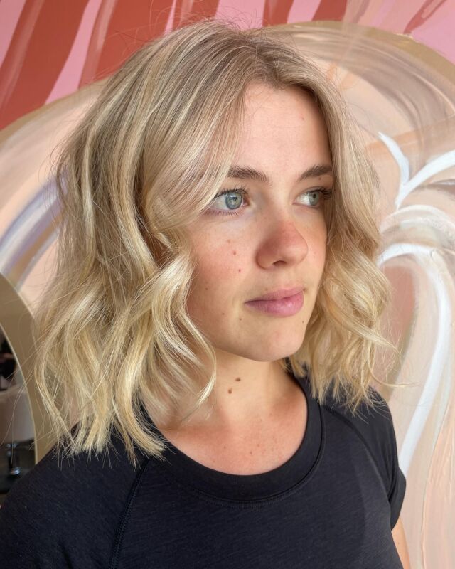 When the camera clicks, the giggles come out 📸💗

Colour and StyleCut by Sass using @wellapro_anz 

#blondehair #blondefoils #behindthechair #hairphoto #wellahair #shorthairdontcare #brisbanehairstylist