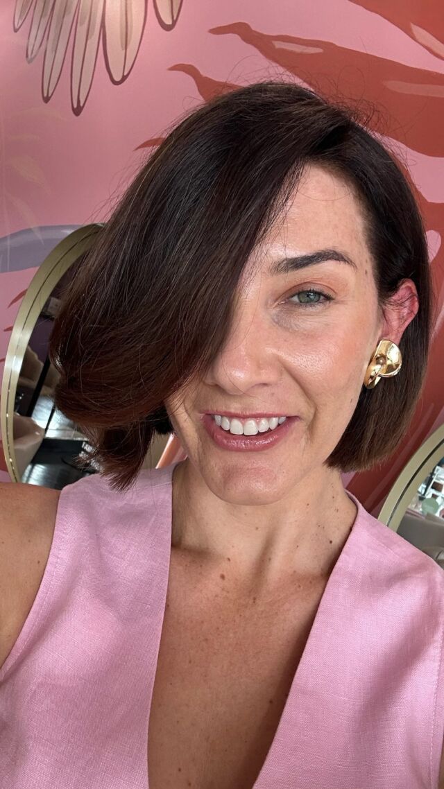 Spotted: Me, looking like a million bucks 💵👀
@kerriecarucci_stylist 

Colour by Maddy 
StyleCut by @amy_urbanchic_ 

#oldmoney #dimensionalbrunette #stylist #brisbanehairsalon #behindthechair #wellahair #shorthair #brunette #oldmoneystyle