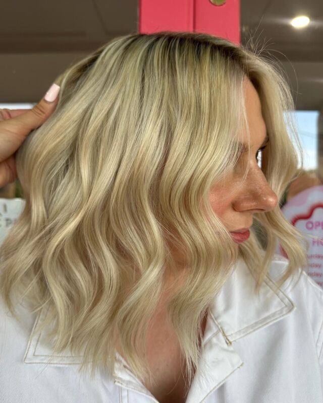 Blonde bombshell in full effect! 💗

Colour and StyleCut by Shez 
Using @wellapro_anz 

#blondebombshell #blondehair #brisbanehairstylist #blondespecialists #brisbanehairdresser #wellahair