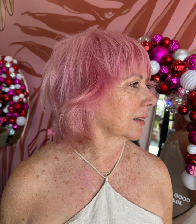 Looking pretty in pink 💗🎀🌸
Using #shinefinitywella @wellapro_anz 

Colour and StyleCut by @amy_urbanchic_ 

#pinkhair #shorthairspecialist #brighthair #shorthairdontcare #brisbanehairstylist #brisbanesalon #wellahair