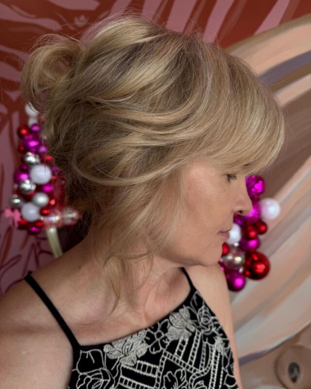 Hair on point, no special event required. 😍✨

Upstyle and StyleCut by @amy_urbanchic_ 

#updohairstyles #brisbanehairsalon #wellahair #nospecialoccasion #brisbanehairsalon #hairinspo