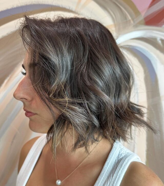 The bob is staying strong in 2025! 
A fresh and chic look that’s timeless and modern 🤎

StyleCut by Shez

#minibob #bob #hairinspo #shorthair #brisbanehairstylist #hairgoals #brisbanehairsalon #hairstyles