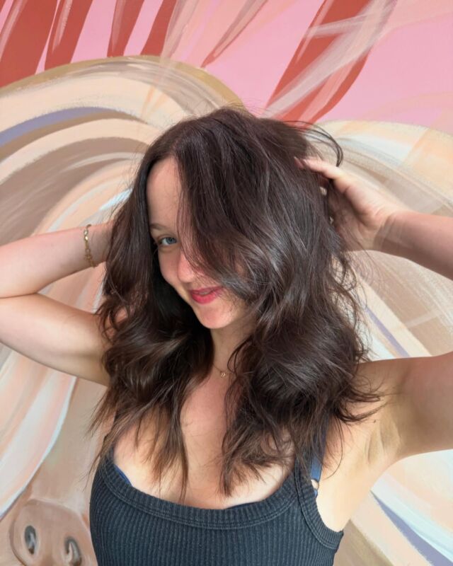 Mocha Muse 🤎

Created using @wellapro_anz #colourtouch 

Hair by @amy_urbanchic_ 

#brisbanehairdresser #brisbanehair #mochabrown #brunette #coolbrunette #wellawoman #wellahair #colour #colourspecialist #ashgrove