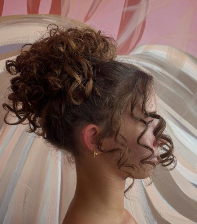 Embracing the curl life 💞

Upstyle by Sass 

#formalupdo #upstylehair #brisbanehairdressers #hairideasforgirls #brisbanehairsalon