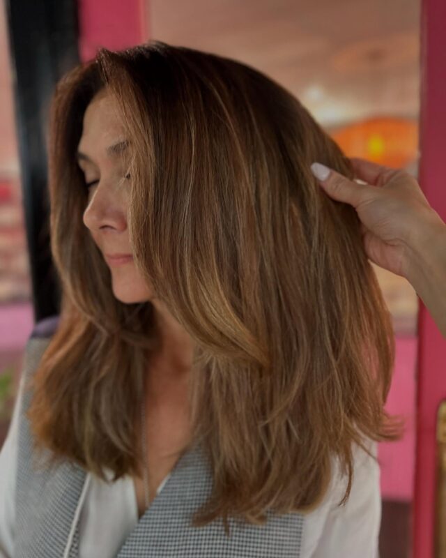 Who doesn’t want to go darker for for winter when it looks this good 🤎💛

@wellapro_anz bring the ultimate colour portfolio! #wellacolour 

Transformation By Shez 

#winterblonde #bronde #goingdarkerforwinter #colourspecialist #brisbanehairdresser #ashgrove #brunette #haircrush #wellacolortouch #winterhair