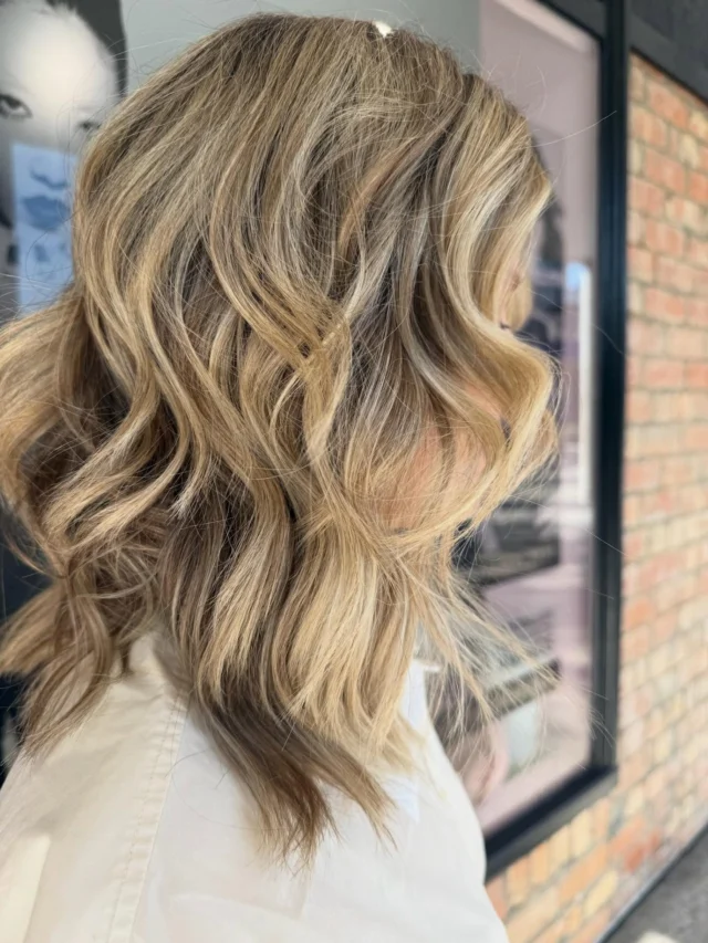 Blondes are our love language ❤️‍🔥

📍From soft dimension to lived-in blends 
📍we’ll craft your signature shade

Book your blonde session now via the online link in bio 📆

Hair By @amy_urbanchic_ 

#blondeglowup #blondehair #blondesofinstagram #blondespecialists #wella #makeityou #brisbane #hairstyles #livedinhair #ashgrove
