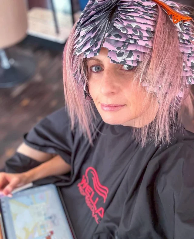 The foils are foiling & the glow-up is loading ⏳
@foxy_blondes 

@katherinebattersby working hard at her UC Hair appointment 
#pinkincoming 

#foxyblondefoils #brisbanehairsalon #ashgrove #foiling #glowup #wfh #busyaf