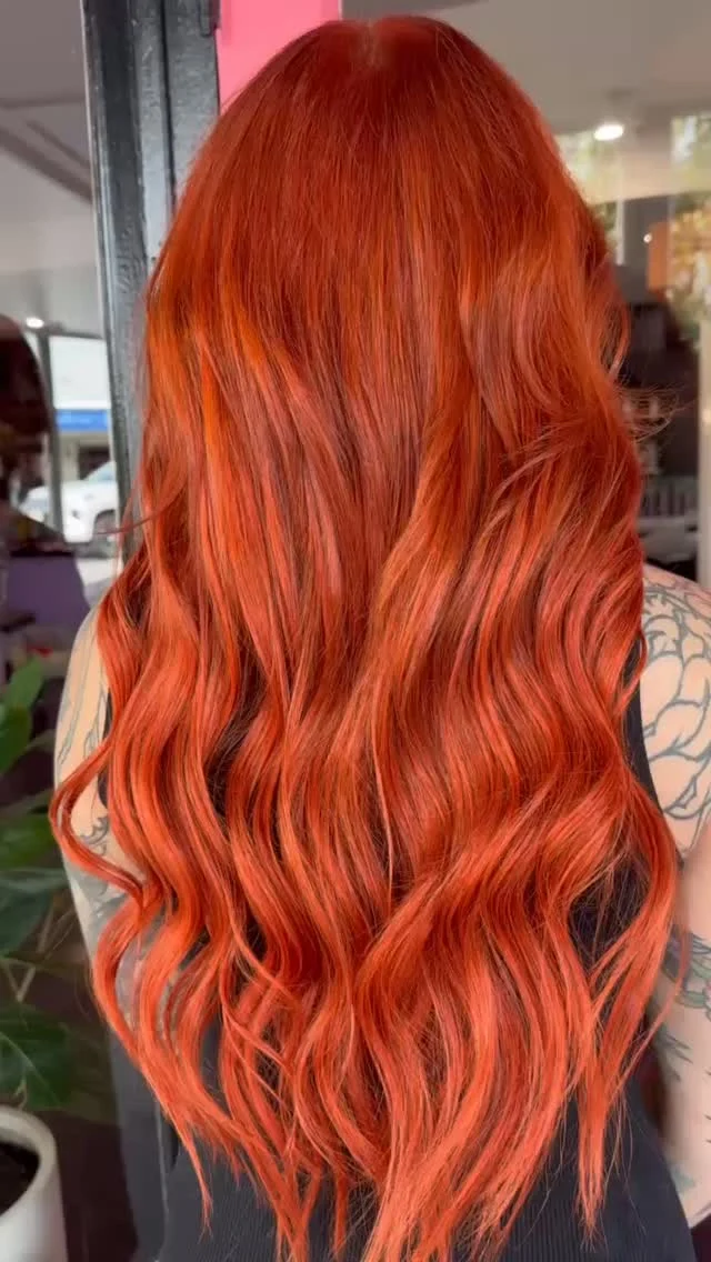 Weft hair extensions turning up the heat 🔥 

Hair by Shez

#wefthairextensions #redhair #extensionspecialists #brisbanehairextensions #redhairmagic #wellahairanz
