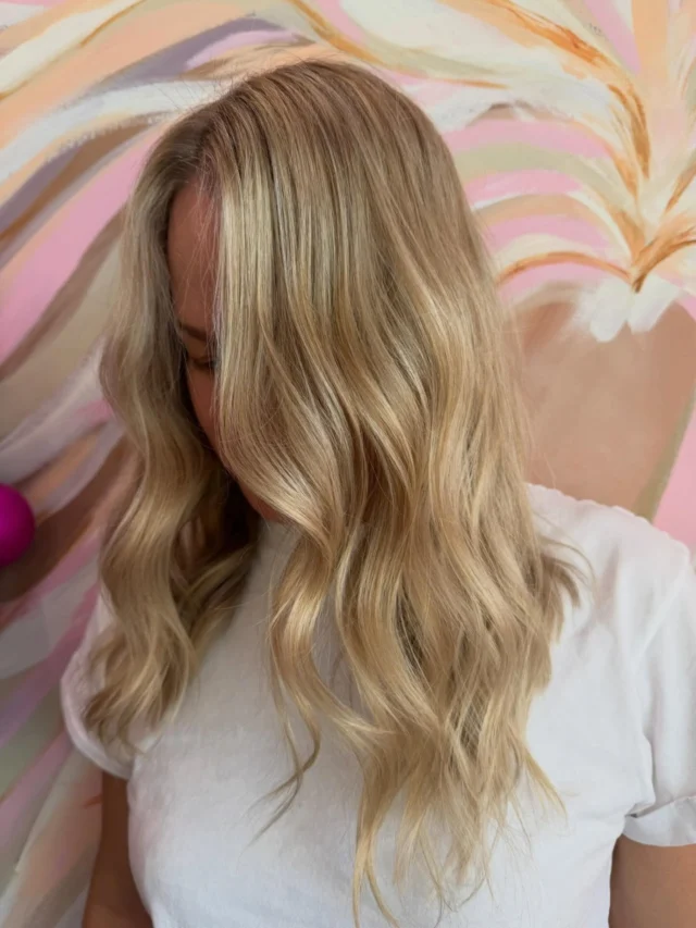 Creamy + Bright 💫

Hair By Shez 

#blondequeens #blondesofinstagram #blondehairspecialist #blonde #wellablonde #blondehairdontcare #blonde #creamyblonde #wellahair