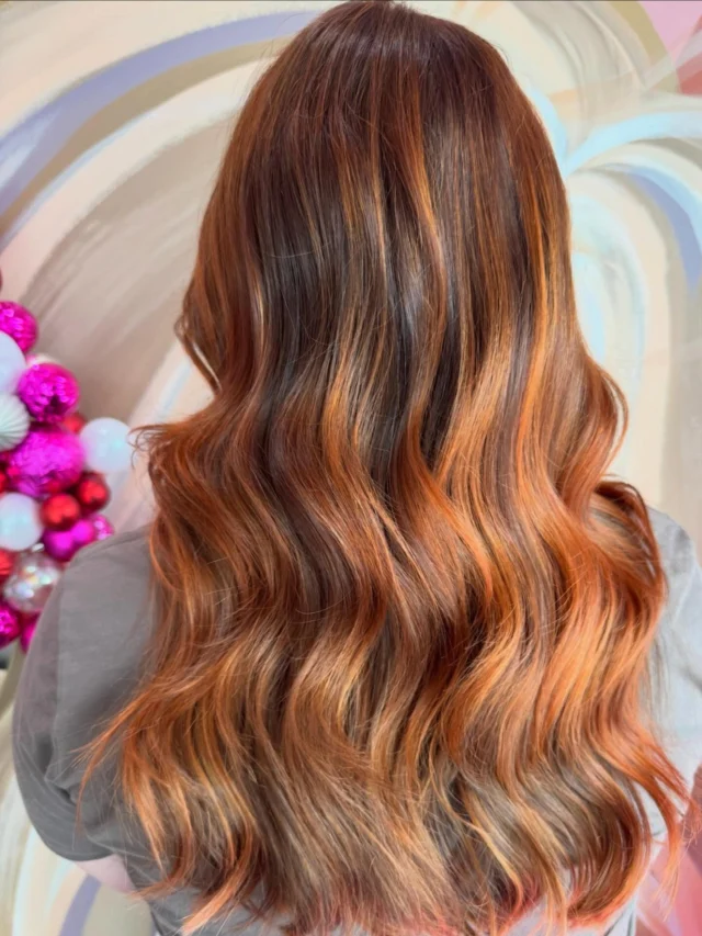 Copper kissed and Christmas ready 🎄✨

#christmashair #copperhair #wellahair #urbanchic #brisbanehairsalon #newhair #brisbanesmallbusiness