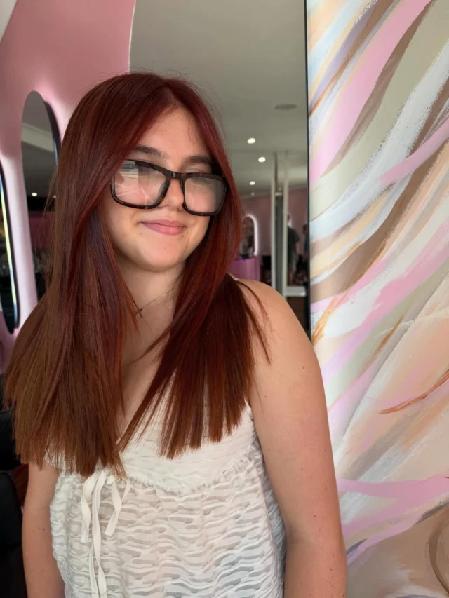 She tried red… and we’re obsessed 🍒✨

Hair By Jaydee 
Using @wellapro_anz ♥️

#redhair #ᴄʜᴇʀʀʏʜᴀɪʀ #cherrycolahair #wellahair #haircrush #brisbanehairsalon #colourspecialist #ashgrove #wellacolortouch #dm