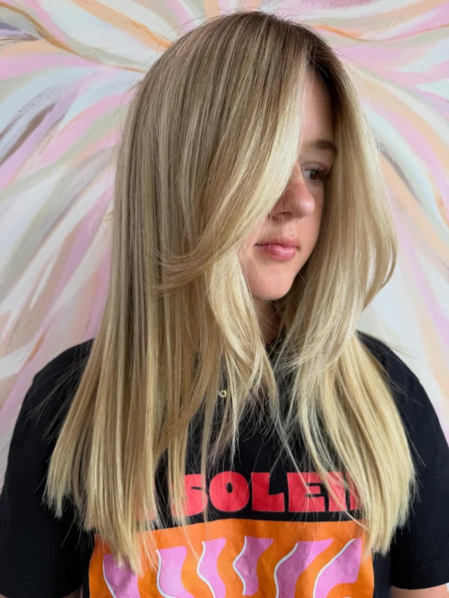When the toner does all the heavy lifting 💫 

Root Tap Toner & Gloss Ends using @wellapro_anz 
And Style Cut By Shez ✨

#blondehairdontcare #blondesofinstagram #roottap #blondegloss #brisstyle #luxeblonde #blonde #ashgrovehairdressers #wellacolortouch #wellaproanz