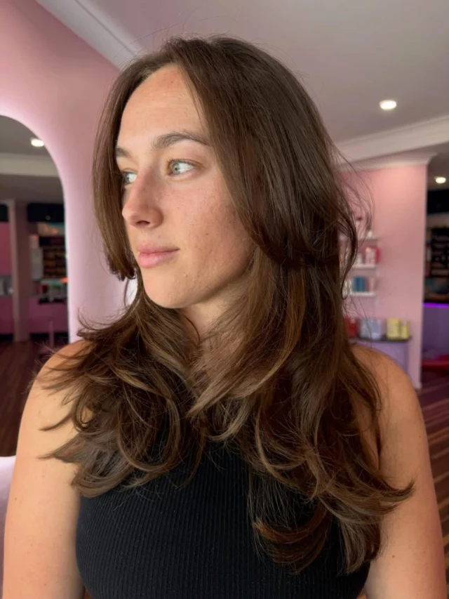 Golden brunette with all the movement ✨

Soft layers, glossy dimension and that
 “my hair just sits perfectly” 
energy 🤎

Proof that brunette is never boring.

Hair By Annie 

#brunette #hairgoals #bouncyblowdry