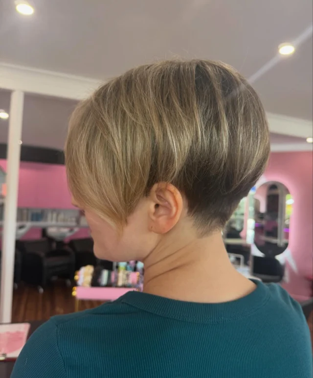 Fresh Face On the Block Got Game 💯✂️

Link in bio to book with Cassandra 🔗

#shorthairideas #shorthairskills #cutecut