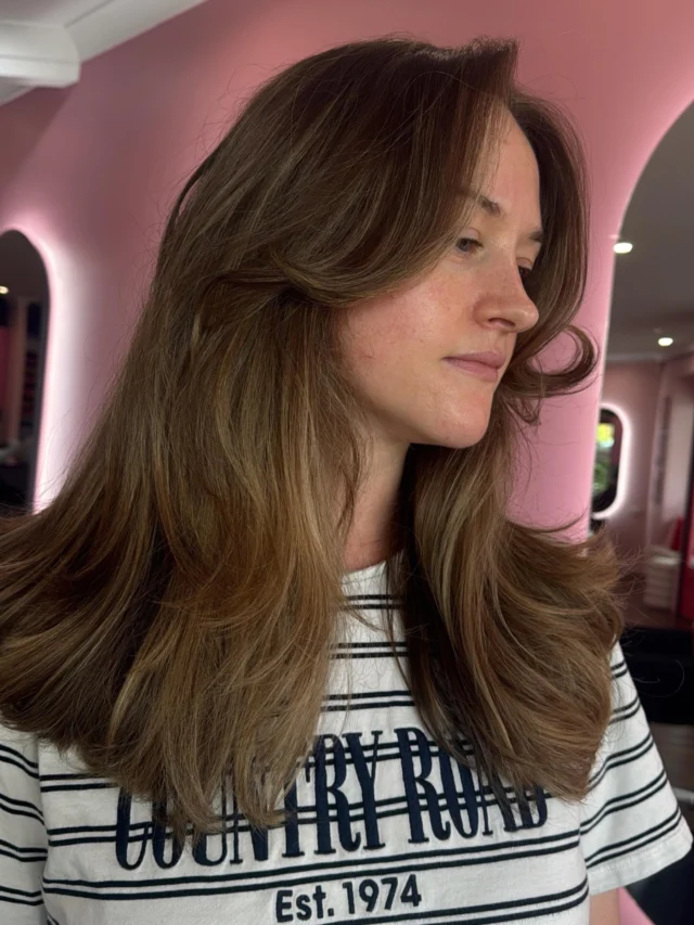 Layers that speak for themselves 📣
+
A dimensional brunette done right ✔️

Hair By @amy_urbanchic_ 

#layercut #brunette #hair #hairgoals