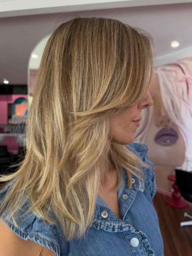 Poppin in all the right places & beautifully blended in the rest💫

Hair By @amy_urbanchic_ using at @wellapro_anz 

#livedinblonde #luxblonde #hairgoals #brisbane