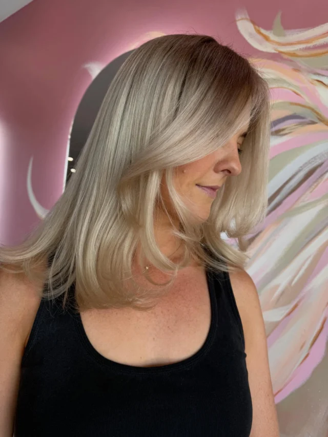 That soft creamy blonde we love ✨

Beautifully created by Cass, our new Master Stylist ✂️

Book now with Cass you’re going to love her ♥️

#UrbanChic #UCSalon #BlondeHair #BrisbaneHair