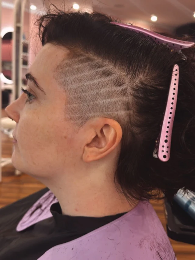 Not everyone can pull this off… but she can 💋🔥
@kittygatlingdj 

#coolgirl #sideshave #notaborningbob