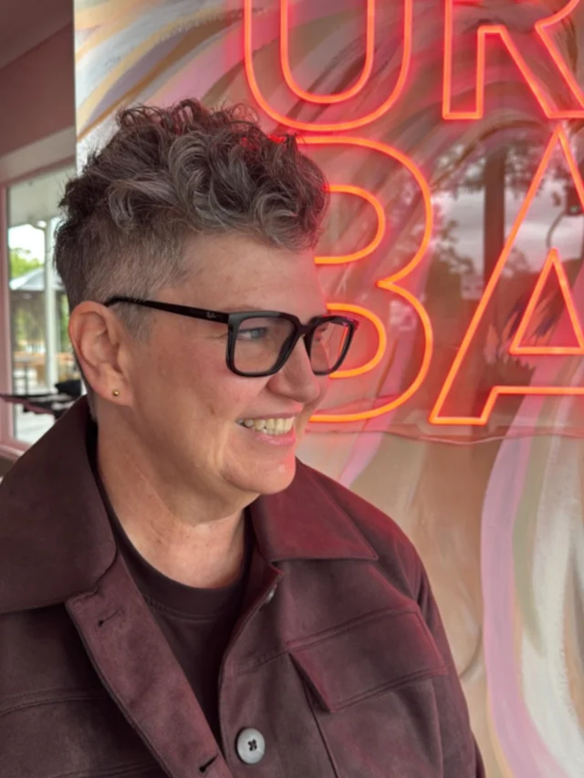 Your hair should make you smile this much 🩶

Fresh cut… Soft texture… Effortless style = UC SIGNATURE STYLE 💫

Hair By @amy_urbanchic_ 

#greyhair #shorthair #createyourlife #ashgrove