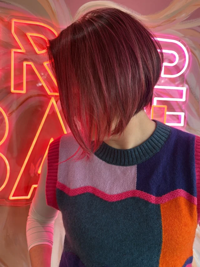 🚨 RED ALERT 🚨
This bob did NOT come to play. 🍒❤️‍🔥

Sharp. Glossy. Bold. Delicious.
10/10, no notes. ✂️✨

#UrbanChic #HairGoals #RedHairDontCare #BobHair #BrisbaneHairdresser