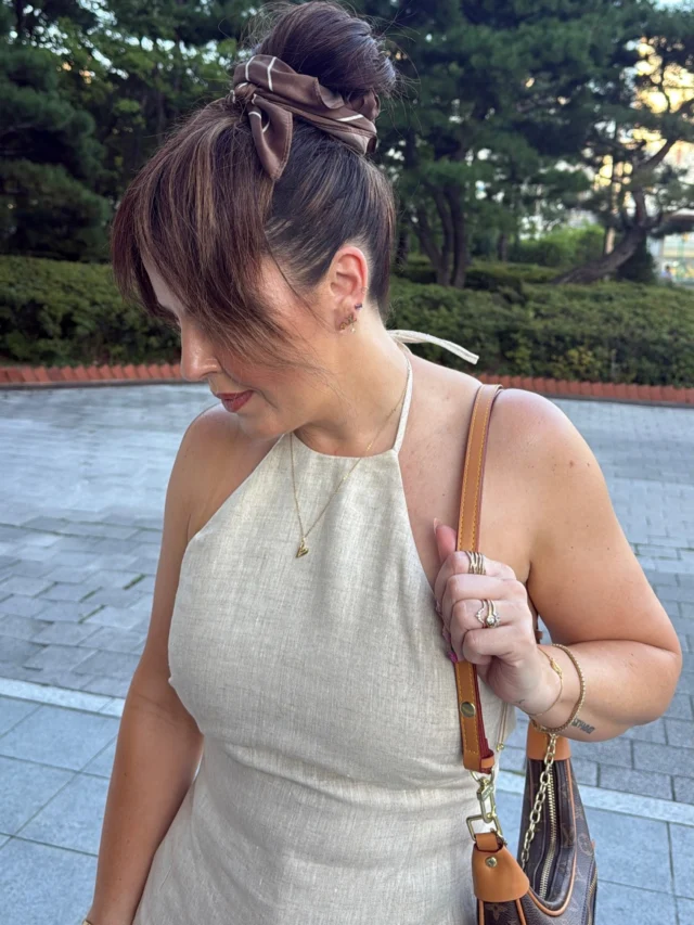 No fringe …That’s never stopped me 🤎
A little hair sculpting, a faux fringe + a quick updo when Seoul humidity says absolutely not to wearing it down! 

wellaredforum26 #risewithwella #makeityou #wellaredfamily #wellaproanz