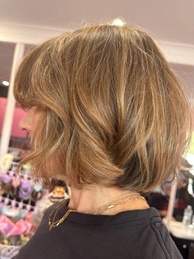 Sunday night scrolling = this week’s hair inspo 👀💇🏼‍♀️✨

New week.. New hair..
We’ve got a few little appointment gaps waiting to be filled 💗

Whether it’s a fresh chop, colour glow-up or just a 
“please make me feel fabulous again” 
moment… we’ve got you! 

Link in bio to book 📲

Hair By @amy_urbanchic_ 

#wellawoman #brisbanehairdresser #hairinspo #brondebob #pureperfection