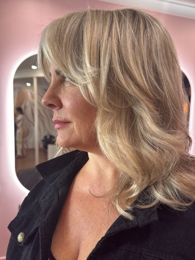 You can see the blonde…You can see the cut…But can you guess the third service hiding in this hair? 👀

Little clue: it’s all about making her hair feel smoother, easier to manage and easier to style? 

Pop your guess below I’ll reveal our not-so-visible hair hero on stories later 💕

Hair by @amy_urbanchic_